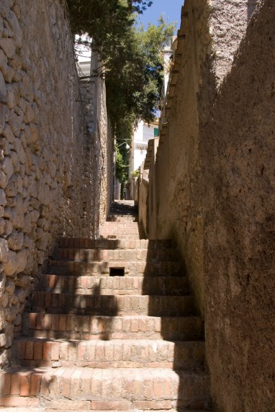 Narrow Vias led to Arco Naturalla