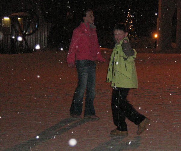 Lauren and Ryan enjoy the snow whilst it lasts...