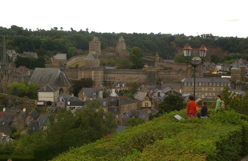 Steep town streets and parks afford excellent views of the castle.