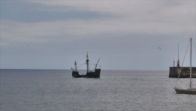 Replica of Santa Maria takes out tourists