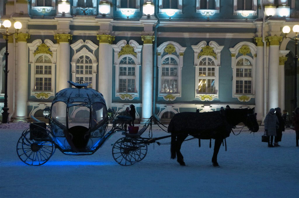 Horse and carriage outside the Winter Palace